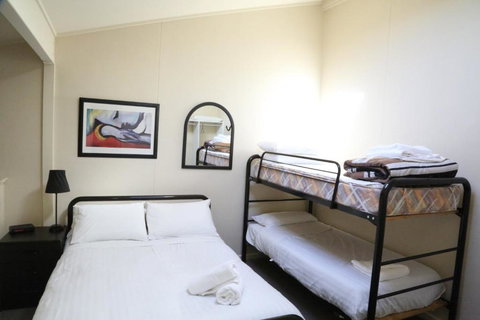 Razorback 2 - Gold Coast 6