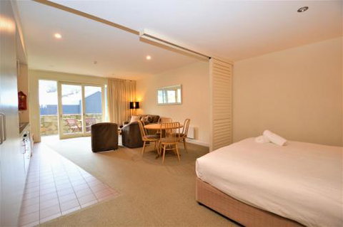 Squatters 1 - Gold Coast 2