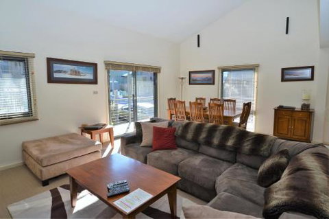 Snowbound 1 - Gold Coast 0