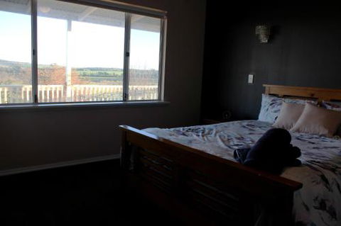 A Better Life Animal Sanctuary FarmStay Private Two Bedrooms Lounge Room & Bathroom & Toilet Shared Kitchen - Tourism Gold Coast 4