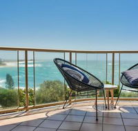 Ocean Front Moffat Beach Private Rooftop Terrace Walk to cafes restaurants