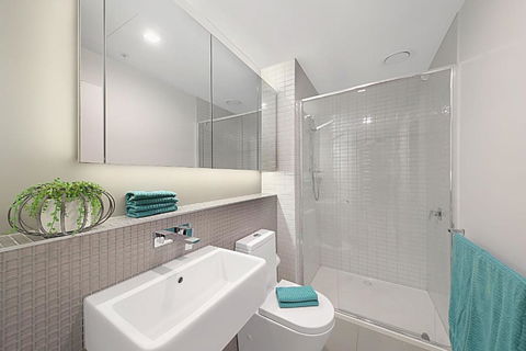 A Bright & Modern CBD Apt Next To Southern Cross - Tourism Gold Coast 4