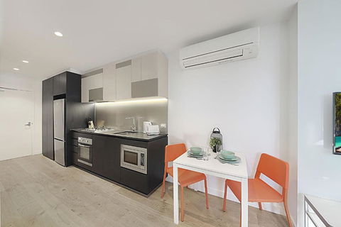 A Bright & Modern CBD Apt Next To Southern Cross - Tourism Gold Coast 5