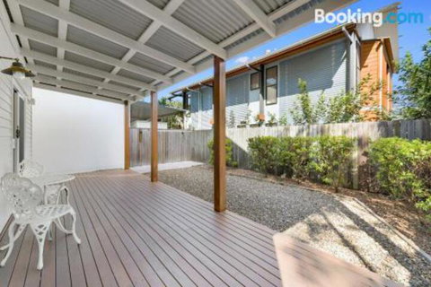 Mudjimba Island Beach House - Tourism Gold Coast 5