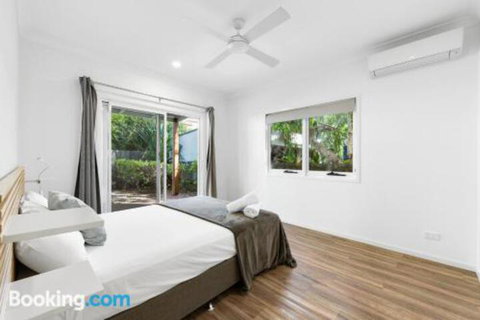 Mudjimba Island Beach House - Tourism Gold Coast 4