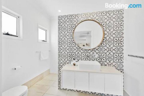 Mudjimba Island Beach House - Tourism Gold Coast 0
