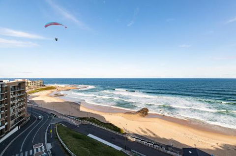 The Edge Luxurious Waterfront Apartment - Tourism Gold Coast 3