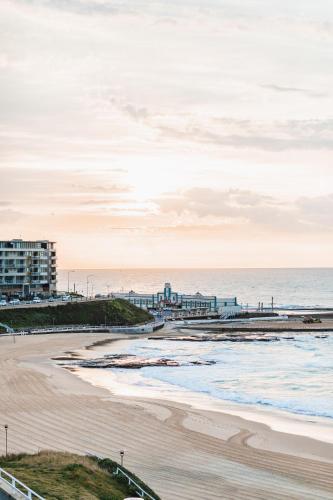 The Edge Luxurious Waterfront Apartment - Tourism Gold Coast 1