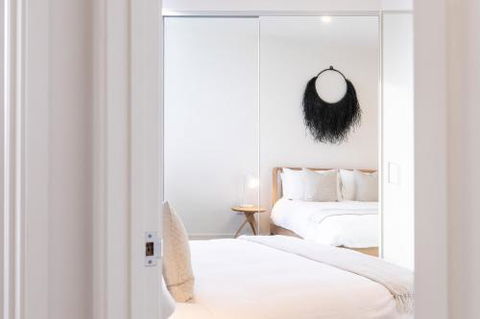 The Edge Luxurious Waterfront Apartment - Tourism Gold Coast 4