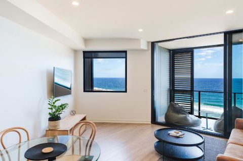 The Edge Luxurious Waterfront Apartment - Tourism Gold Coast 0