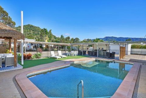 Cocos Holiday Apartments - Tourism Gold Coast 2