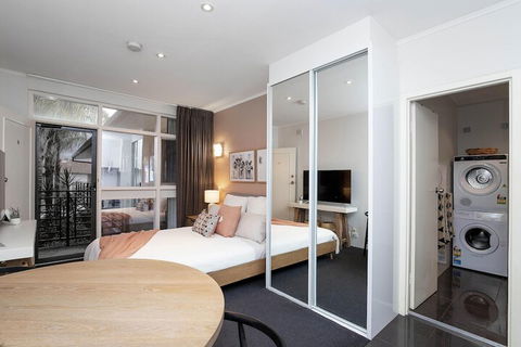 Former Dress Circle Nth Adelaide Apt With Aircon - Tourism Gold Coast 6