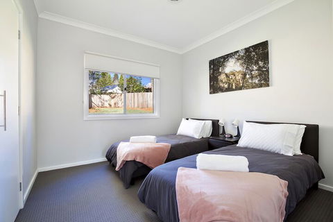 Winsome - Tourism Gold Coast 0