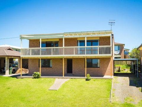 Williams Wonder Large Beach House - Tourism Gold Coast 0