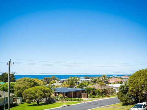 Williams Wonder Large Beach House - Tourism Gold Coast 3