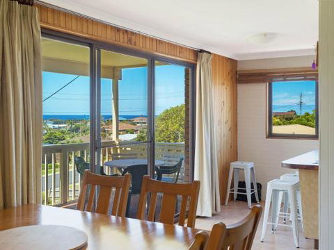 Williams Wonder Large Beach House - Tourism Gold Coast 5