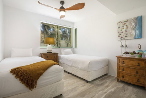 Apartment 2 Surfside - Tourism Gold Coast 1