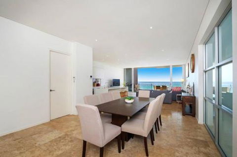 Beach & Ocean Front Penthouse With Wifi & Parking - Tourism Gold Coast 4