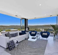 Stylish Penthouse with Views  Jacuzzi - Tourism Gold Coast
