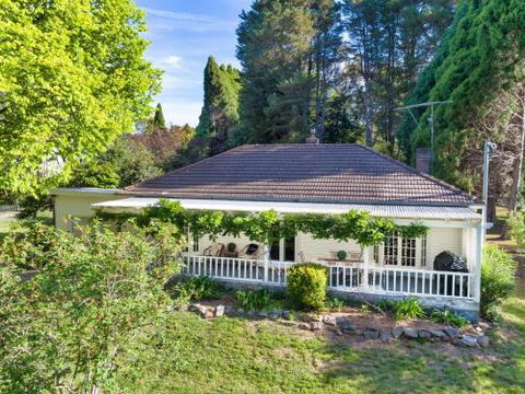 Redwood Cottage Burradoo Getaway Southern Highlands 4pm Check Out Sunday - Tourism Gold Coast 0