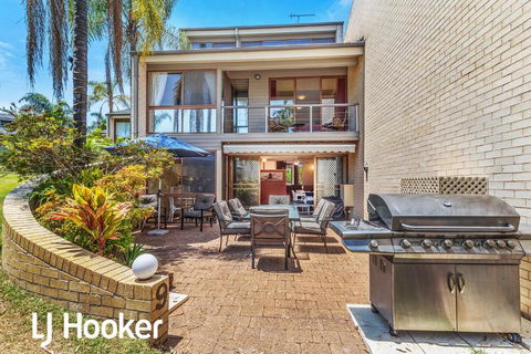 Amazing Waterfront Location Pool Beach Water Views Tropical Gardens - Tourism Gold Coast 2