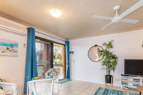 Air Conditioned Unit Stones Throw To The Waterfront - Tourism Gold Coast 3