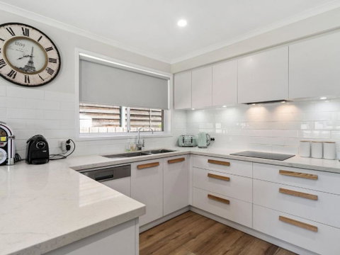 Rosebud Family Escape On Laurens - Tourism Gold Coast 3