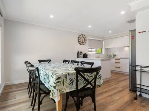 Rosebud Family Escape On Laurens - Tourism Gold Coast 1