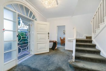 Spacious 4 Bedroom House The Hill - Tourism Gold Coast 2