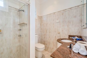 Spacious 4 Bedroom House The Hill - Tourism Gold Coast 1