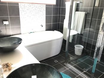 Ocean House At Mollymook - Tourism Gold Coast 3