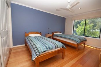 Holiday Makers - Tourism Gold Coast 0