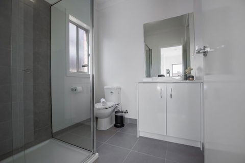 Big Family Fun@ 4 Bedrooms House In Point Cook - Tourism Gold Coast 4