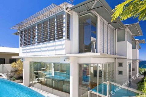 R & W Noosa Holidays 19 The Esplanade - Tourism Gold Coast 0