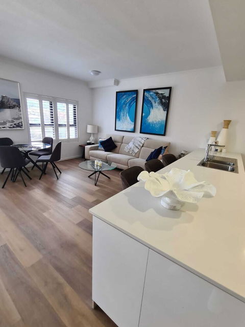 Modern 2 BR With Private Pool & Garden - Tourism Gold Coast 3