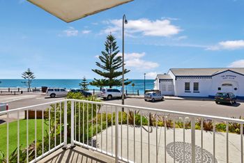Quarter Deck Apartment 2 - Tourism Gold Coast 4