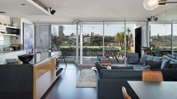 Elegant Elizabeth Bay H374 - Tourism Gold Coast 0