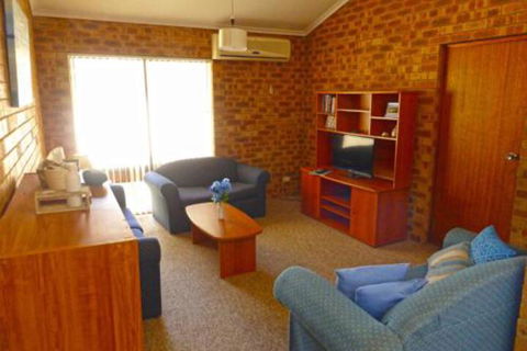 Dolphins Delight At Culburra Beach - Tourism Gold Coast 0