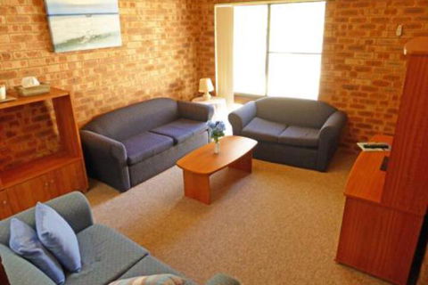 Dolphins Delight At Culburra Beach - Tourism Gold Coast 6