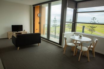 Watt Street 1 BR Apartment W Ocean Views - Tourism Gold Coast 0