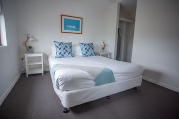 Watt Street 1 BR Apartment W Ocean Views - Tourism Gold Coast 3