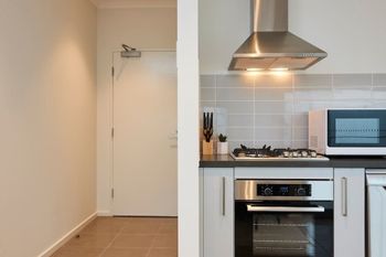Open & Flowy 1 Bedroom Apartment In Chadstone - Tourism Gold Coast 1