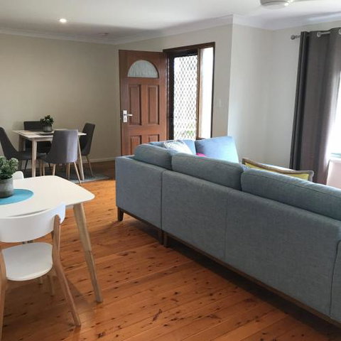 WAVES At MOLLYMOOK - Gold Coast 1