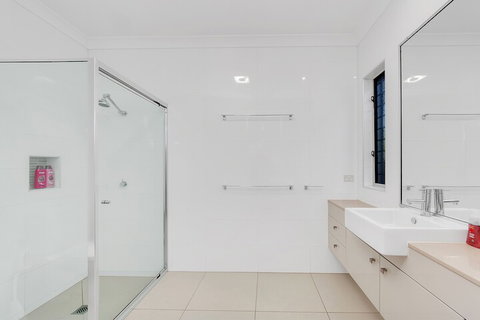 Luxury Home Near Marina - Tourism Gold Coast 4