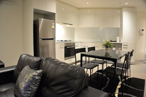 Royal Stays Apartments Southbank - Tourism Gold Coast 2