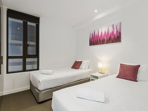 CHARLOTTE Manhatten Building Near Spencer St. & Southern Cross Station - Tourism Gold Coast 0