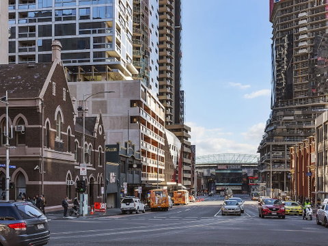 CHARLOTTE Manhatten Building Near Spencer St. & Southern Cross Station - Tourism Gold Coast 5