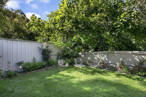 Private Garden Apartment Minutes Walk To Station NBN01 - Tourism Gold Coast 4