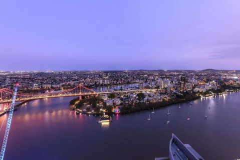 Oaks Aurora Tower - Tourism Gold Coast 0