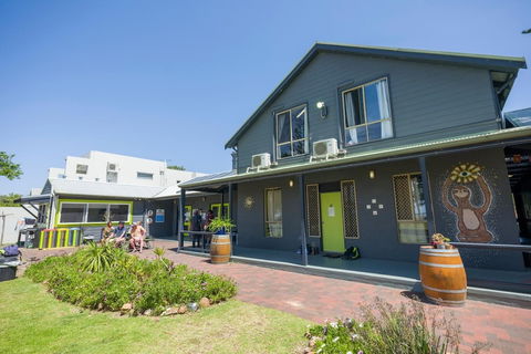 Dunsborough Beachouse YHA Backpackers - Tourism Gold Coast 0
